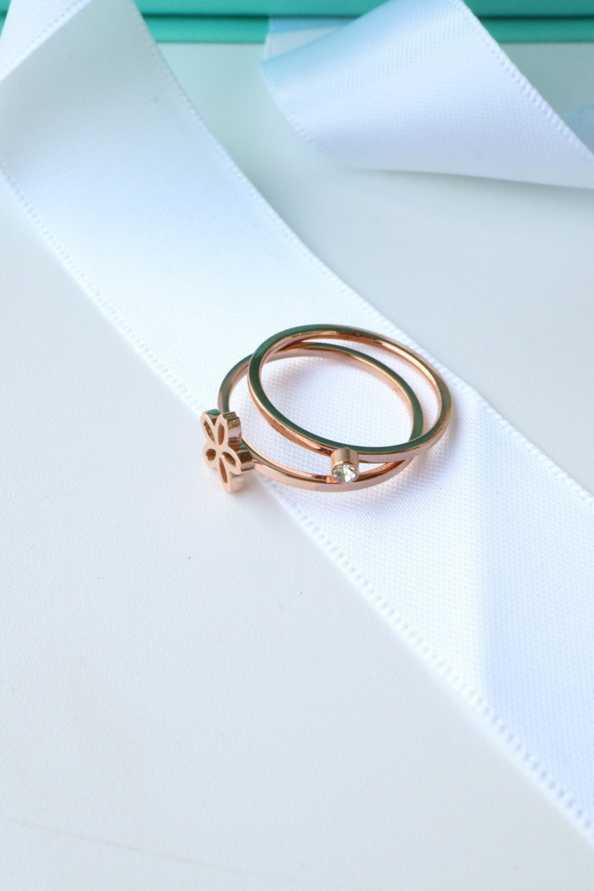 <b><p>titanium 1 flower jelry Layed ring Set sour</p></b><b><p>チタン 1 フラワー 宝石 重ね着 リング サンコム若々しく 知的な魅力の カジュアルな</p></b><br /><br /><p align='center'>