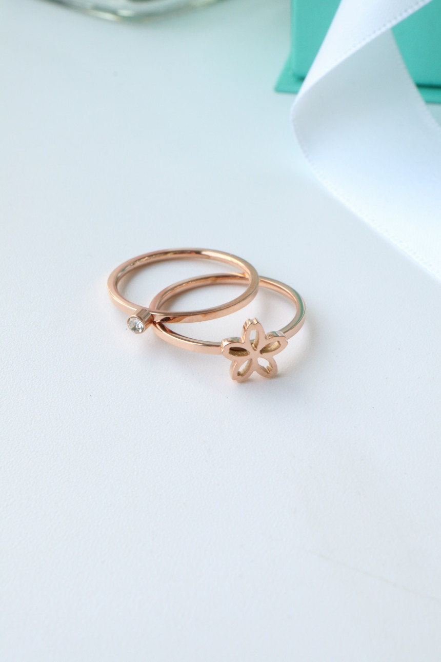 <b><p>titanium 1 flower jelry Layed ring Set sour</p></b><b><p>チタン 1 フラワー 宝石 重ね着 リング サンコム若々しく 知的な魅力の カジュアルな</p></b><br /><br /><p align='center'>