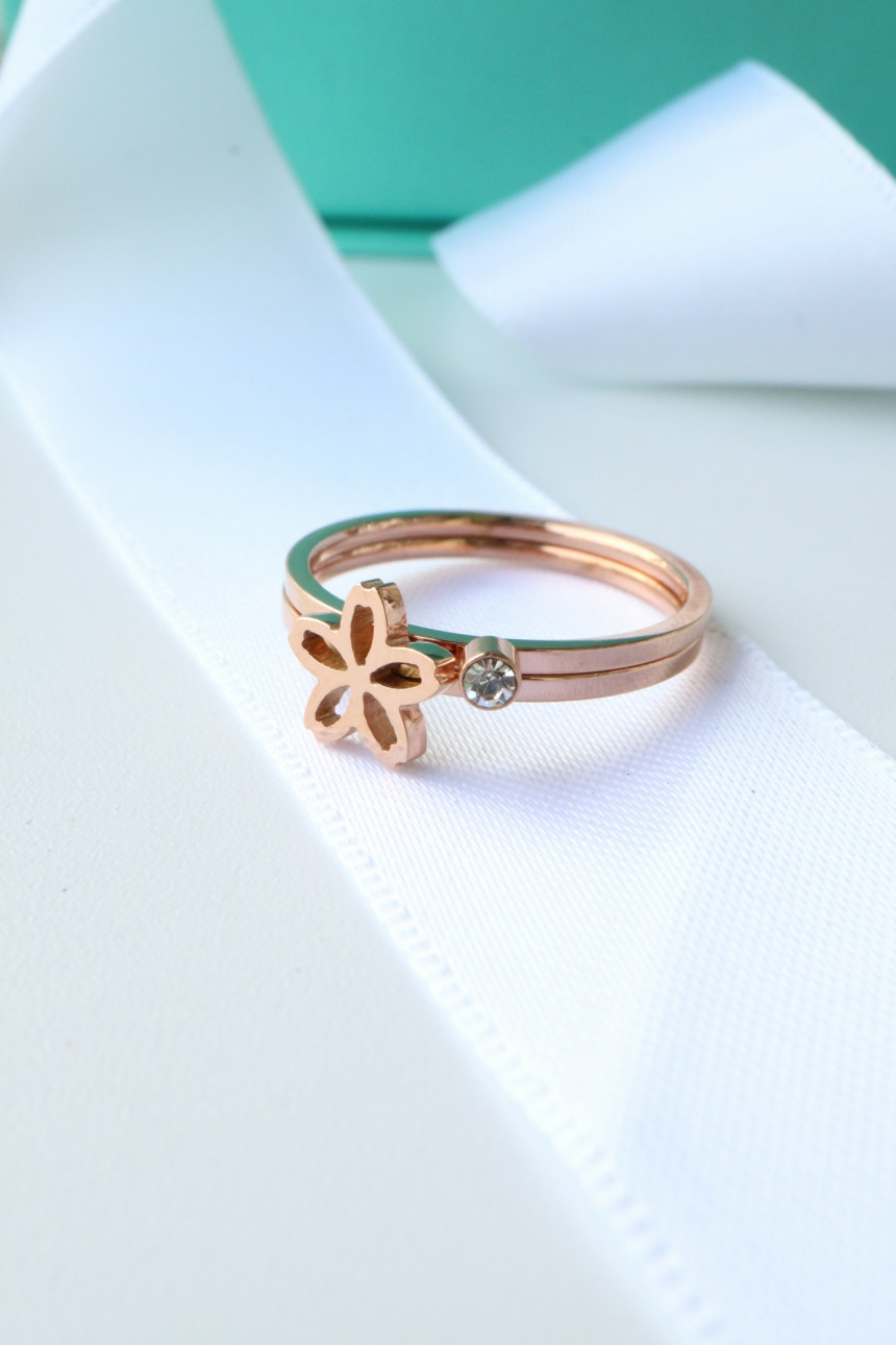 <b><p>titanium 1 flower jelry Layed ring Set sour</p></b><b><p>チタン 1 フラワー 宝石 重ね着 リング サンコム若々しく 知的な魅力の カジュアルな</p></b><br /><br /><p align='center'>