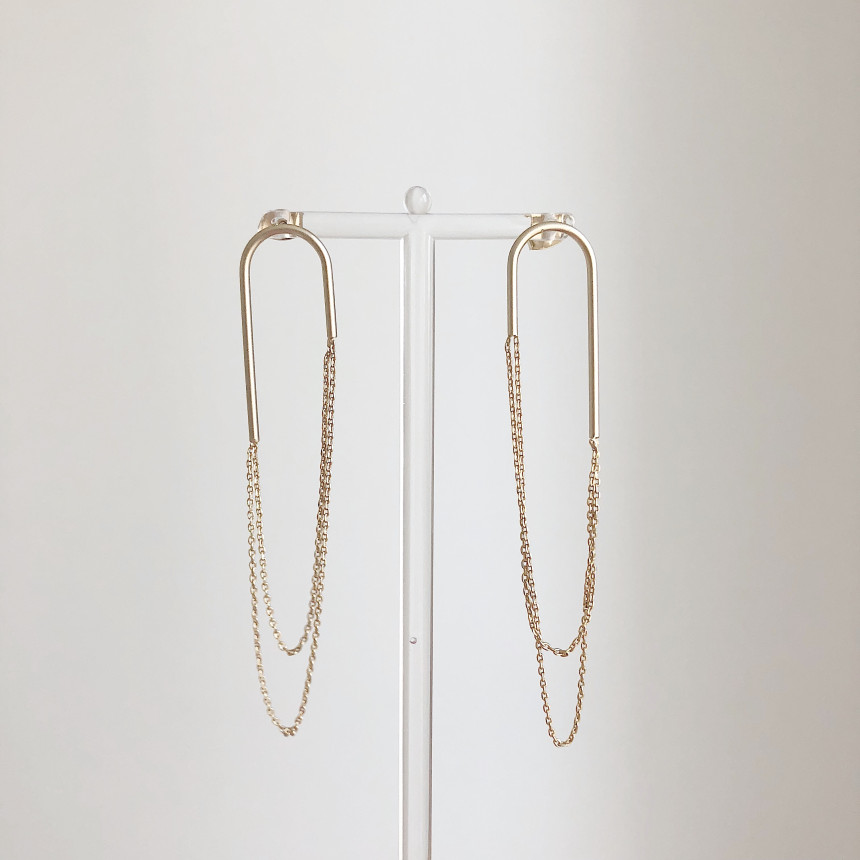 <b><p>Madle Bold Earrings silver Pel drop Unbalanced</p></b><b><p>マドル U ボールドピアス シルバー パロップ アンバランス 925 ギフト</p></b><br /><br /><p align='center'>