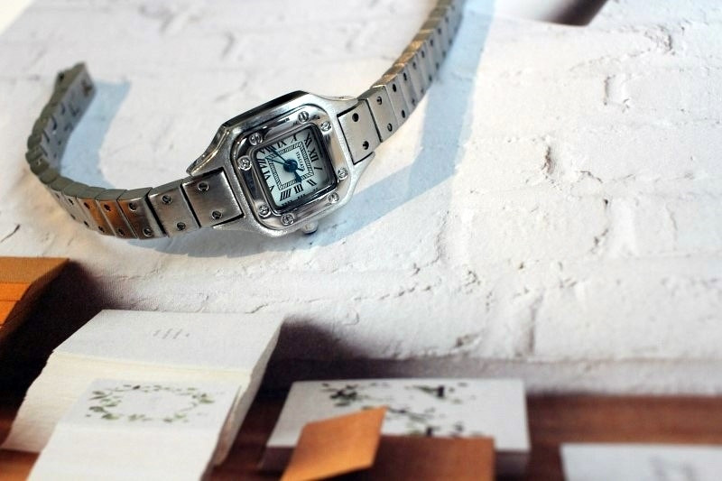 <b><p>Minimal edge Won Met watch fee 20's Ref</p></b><b><p>ミニマル エッジ 女性 メタル時計 20代 洗練された すっきりとした カジュアル</p></b><br /><br /><p align='center'>