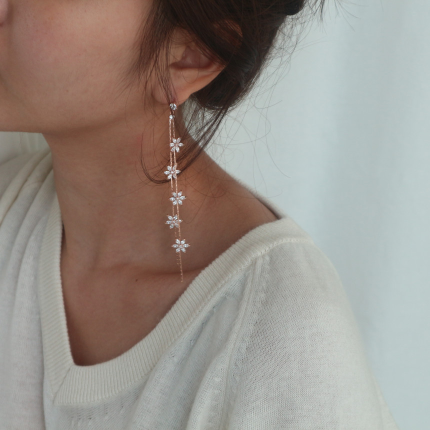 <b><p>flower Drop earring Cubic Antique chandeli</p></b><b><p>フラワー ドロップ イヤリング キュービック アンティーク シャンデリア クリスタル</p></b><br /><br /><p align='center'>