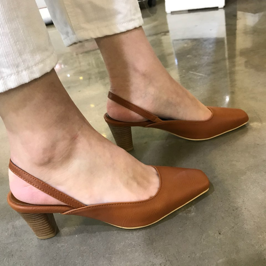 <b><p>Korean daily Each Middle Hl Sling Bag 6cm3059</p></b><b><p>韓国語 デイリー ガクコ ミドルヒール スリングバック6cm3059 ワンピースによく似合う</p></b><br /><br /><p align='center'>