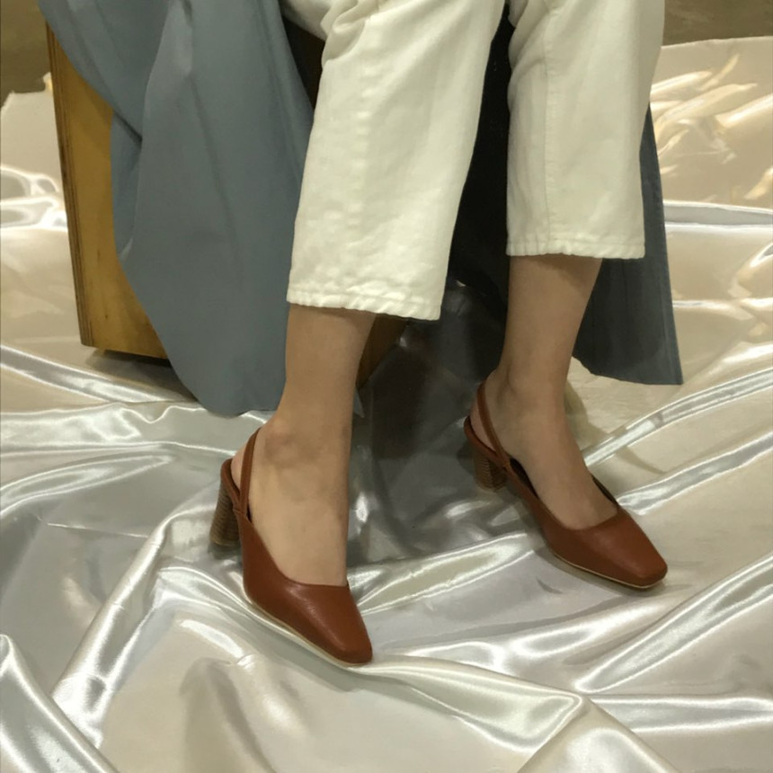 <b><p>Korean daily Each Middle Hl Sling Bag 6cm3059</p></b><b><p>韓国語 デイリー ガクコ ミドルヒール スリングバック6cm3059 ワンピースによく似合う</p></b><br /><br /><p align='center'>