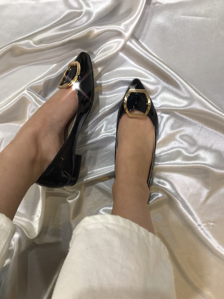 <b><p>Korean enamel gold Point Flat Shoes 3247</p></b><b><p>Koreanエナメル ゴールド ポイント装飾 フラットシューズ 靴3247 ワンピースによく似合う</p></b><br /><br /><p align='center'>