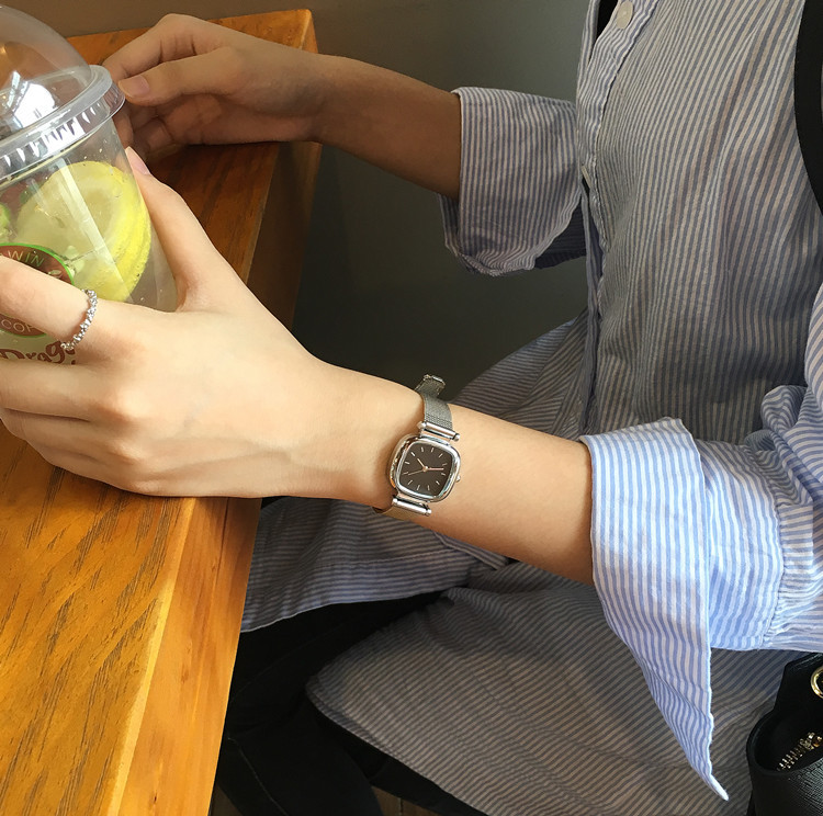 <b><p>simple square fema Metal watch wrist fashion</p></b><b><p>シンプル 正方形 女性 メタル時計 手首 ファッション アンティーク</p></b><br /><br /><p align='center'>