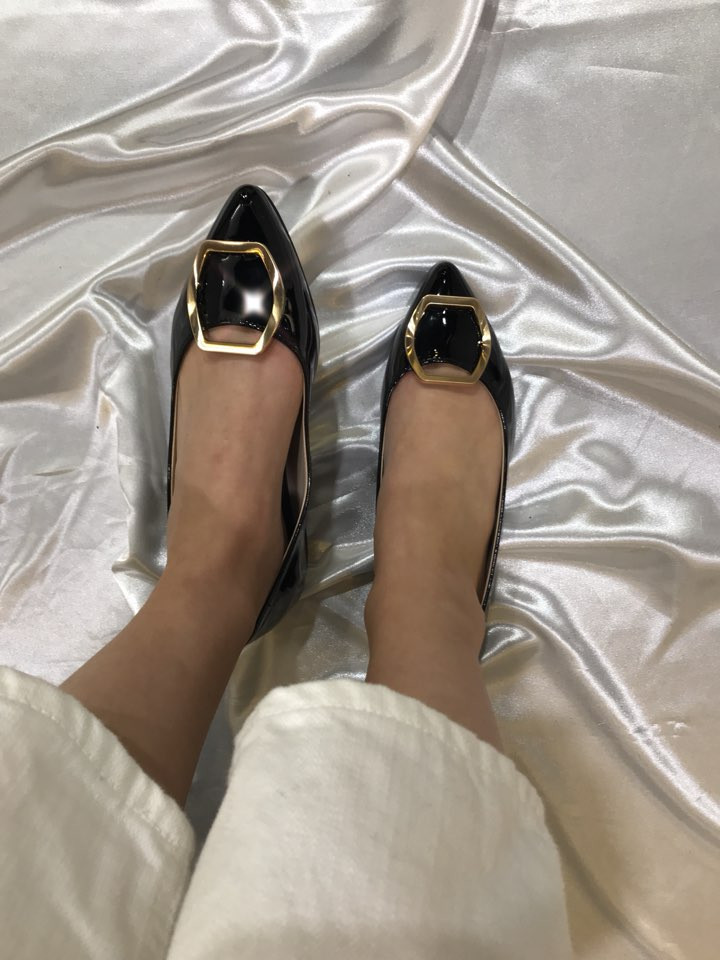 <b><p>Korean enamel gold Point Flat Shoes 3247</p></b><b><p>Koreanエナメル ゴールド ポイント装飾 フラットシューズ 靴3247 ワンピースによく似合う</p></b><br /><br /><p align='center'>