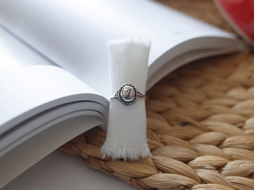 <b><p>Antique Ellipse Silv ring Refed Luxuous Chic</p></b><b><p>アンティーク 楕円 シルバーリング 洗練された 豪華な シックな スタイリッシュな</p></b><br /><br /><p align='center'>