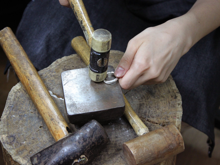 <b><p>Bold kink Silr album black rg four Seasons</p></b><b><p>ボールド ねじれ 銀の指輪 ブラック シルバーリング 四季 ヒップホップスタイル</p></b><br /><br /><p align='center'>