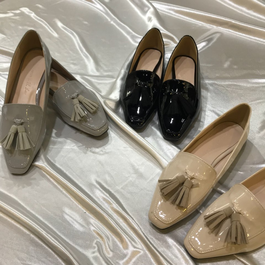 <b><p>Korean enamel Tess Sho Flat 3245 Wl-ded A</p></b><b><p>Koreanエナメル タッセル フラットシューズ3245 ワンピースによく似合う</p></b><br /><br /><p align='center'>