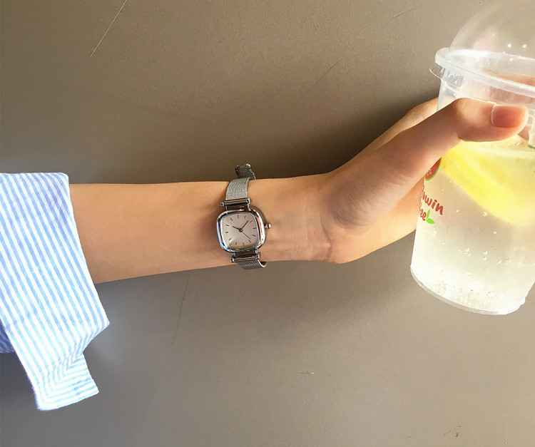 <b><p>simple square fema Metal watch wrist fashion</p></b><b><p>シンプル 正方形 女性 メタル時計 手首 ファッション アンティーク</p></b><br /><br /><p align='center'>