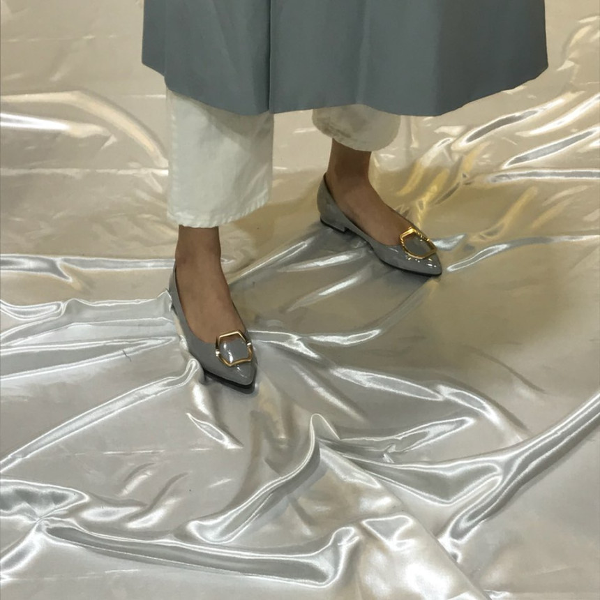 <b><p>Korean enamel gold Point Flat Shoes 3247</p></b><b><p>Koreanエナメル ゴールド ポイント装飾 フラットシューズ 靴3247 ワンピースによく似合う</p></b><br /><br /><p align='center'>