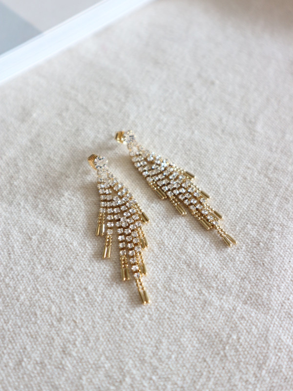 <b><p>gold Zoran Drop earring In sight eshy look</p></b><b><p>ゴールド ジュルラン ドロップイヤリングy 視線集中 ドレッシック 効果 光沢 手札ピルク</p></b><br /><br /><p align='center'>