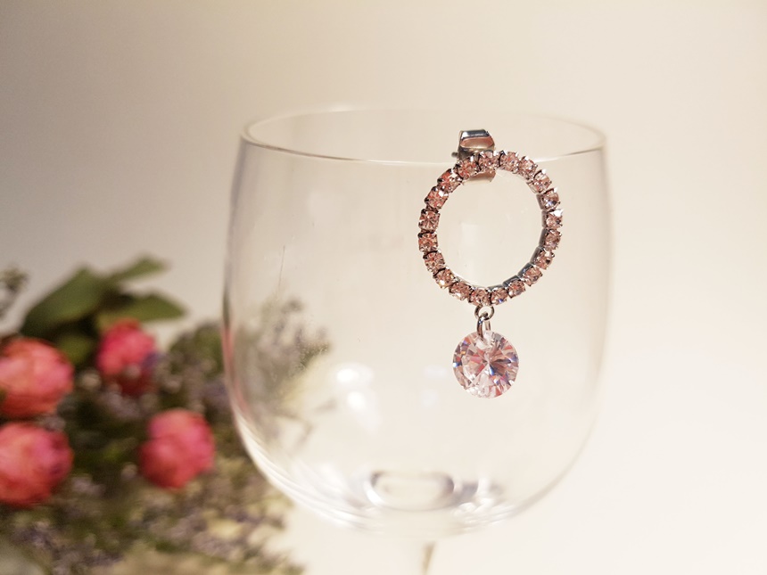 <b><p>Mourning femie Two way Unknown Drop earr</p></b><b><p>無排 女性らしい ツーウェイ オンバル ドロップ イヤリング 派手な キュービック</p></b><br /><br /><p align='center'>