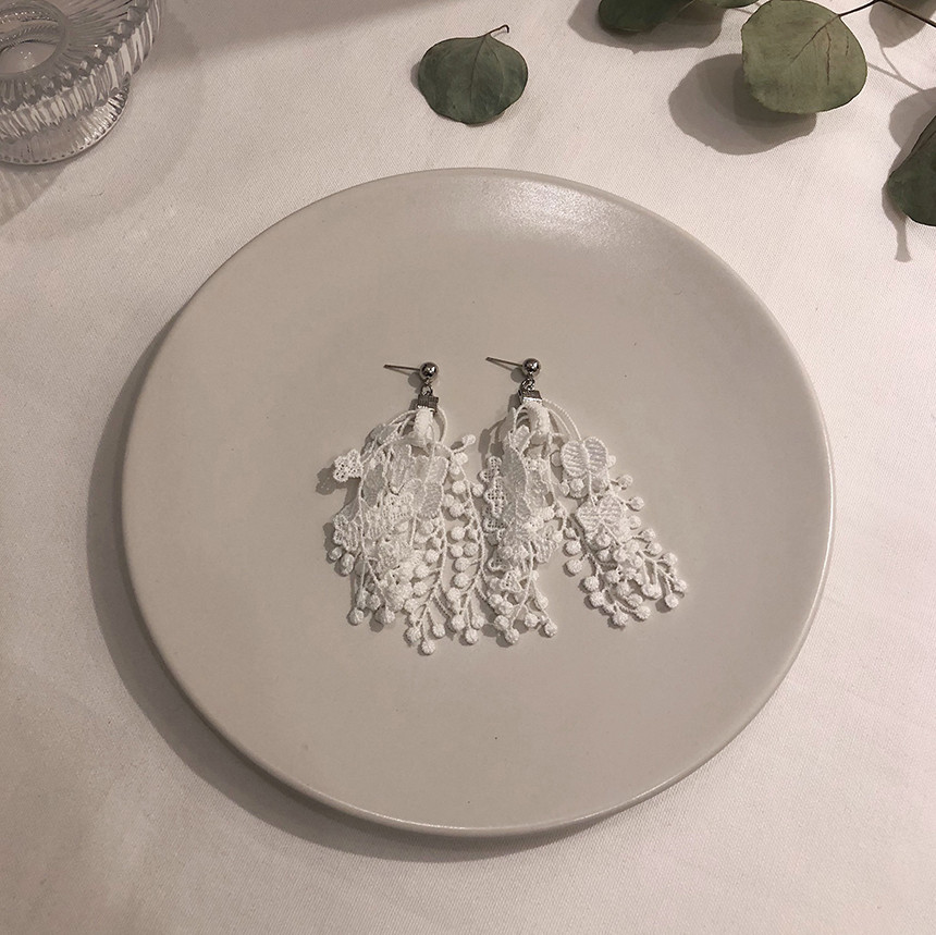 <b><p>Violet race Drop earring c617 ult White Sky</p></b><b><p>バイオレット レース ドロップイヤリング acc617 超 ホワイト ゆらゆら ヨリヨリた</p></b><br /><br /><p align='center'>