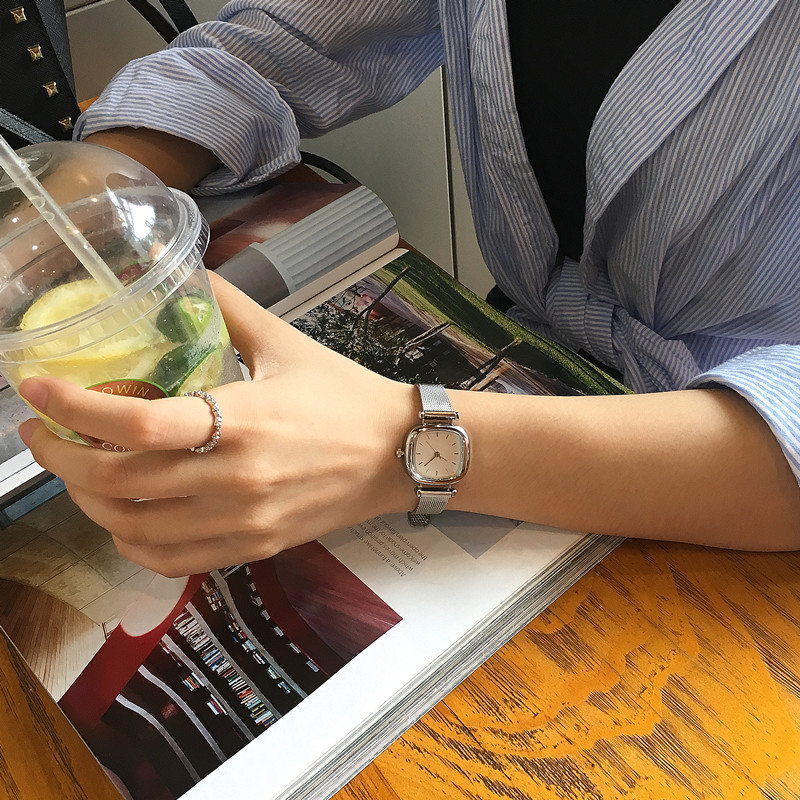 <b><p>simple square fema Metal watch wrist fashion</p></b><b><p>シンプル 正方形 女性 メタル時計 手首 ファッション アンティーク</p></b><br /><br /><p align='center'>