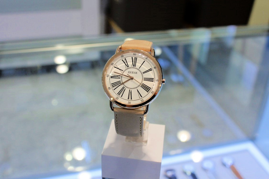 <b><p>Guess Ladi KENNEDY Roman index Pk leather</p></b><b><p>ゲス レディース ケネ ローマ字 インデックス ピンクの革バンドの腕時計 W1068L5</p></b><br /><br /><p align='center'>