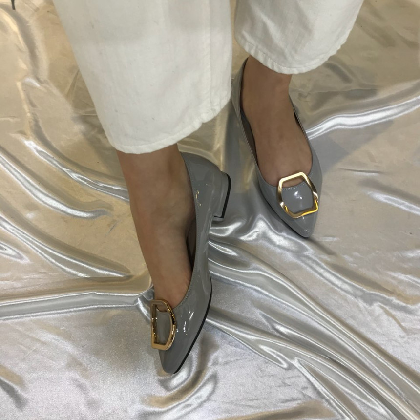 <b><p>Korean enamel gold Point Flat Shoes 3247</p></b><b><p>Koreanエナメル ゴールド ポイント装飾 フラットシューズ 靴3247 ワンピースによく似合う</p></b><br /><br /><p align='center'>