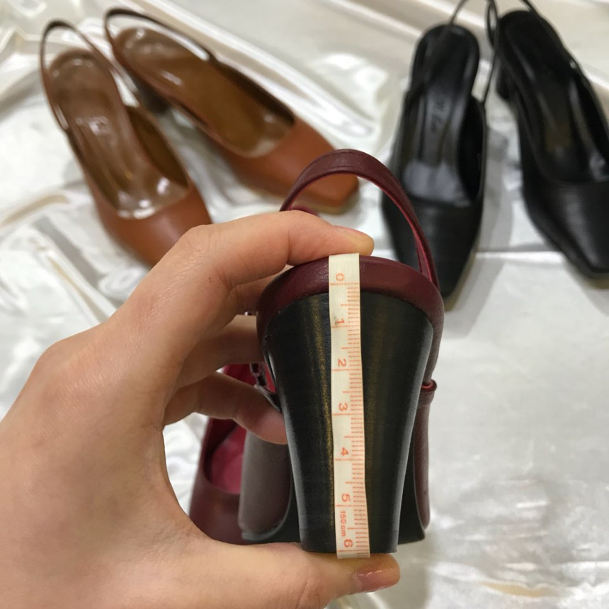 <b><p>Korean daily Each Middle Hl Sling Bag 6cm3059</p></b><b><p>韓国語 デイリー ガクコ ミドルヒール スリングバック6cm3059 ワンピースによく似合う</p></b><br /><br /><p align='center'>