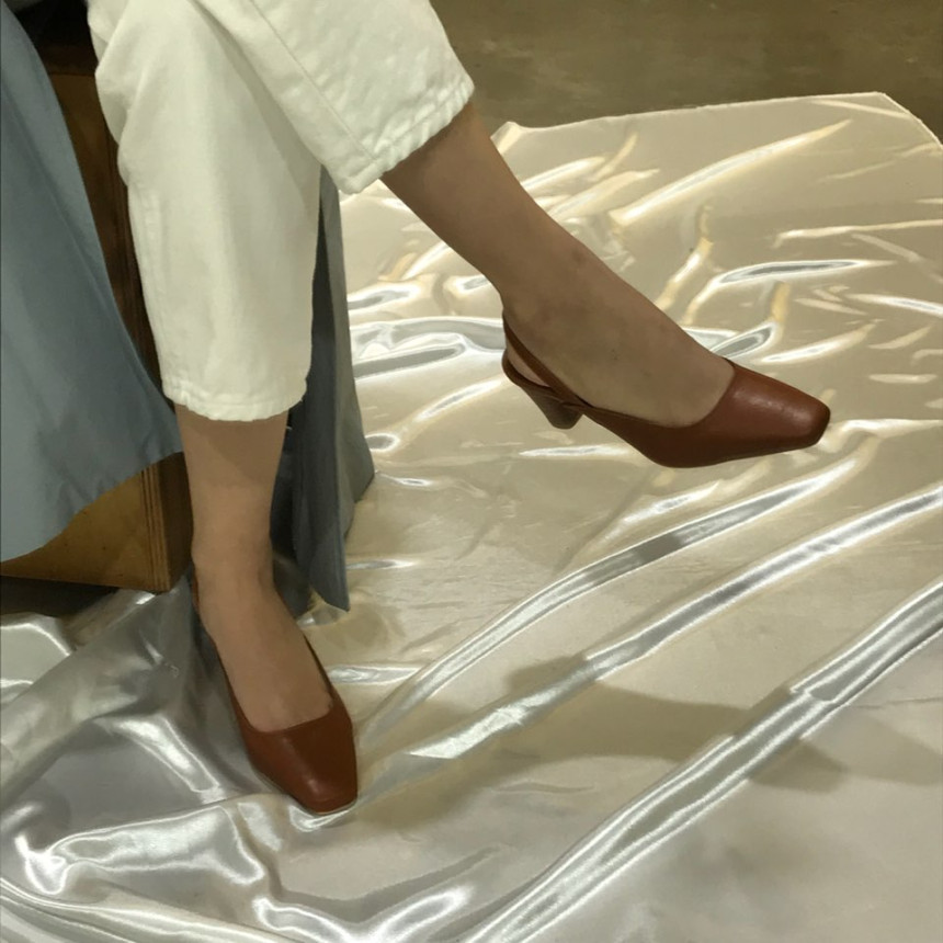 <b><p>Korean daily Each Middle Hl Sling Bag 6cm3059</p></b><b><p>韓国語 デイリー ガクコ ミドルヒール スリングバック6cm3059 ワンピースによく似合う</p></b><br /><br /><p align='center'>