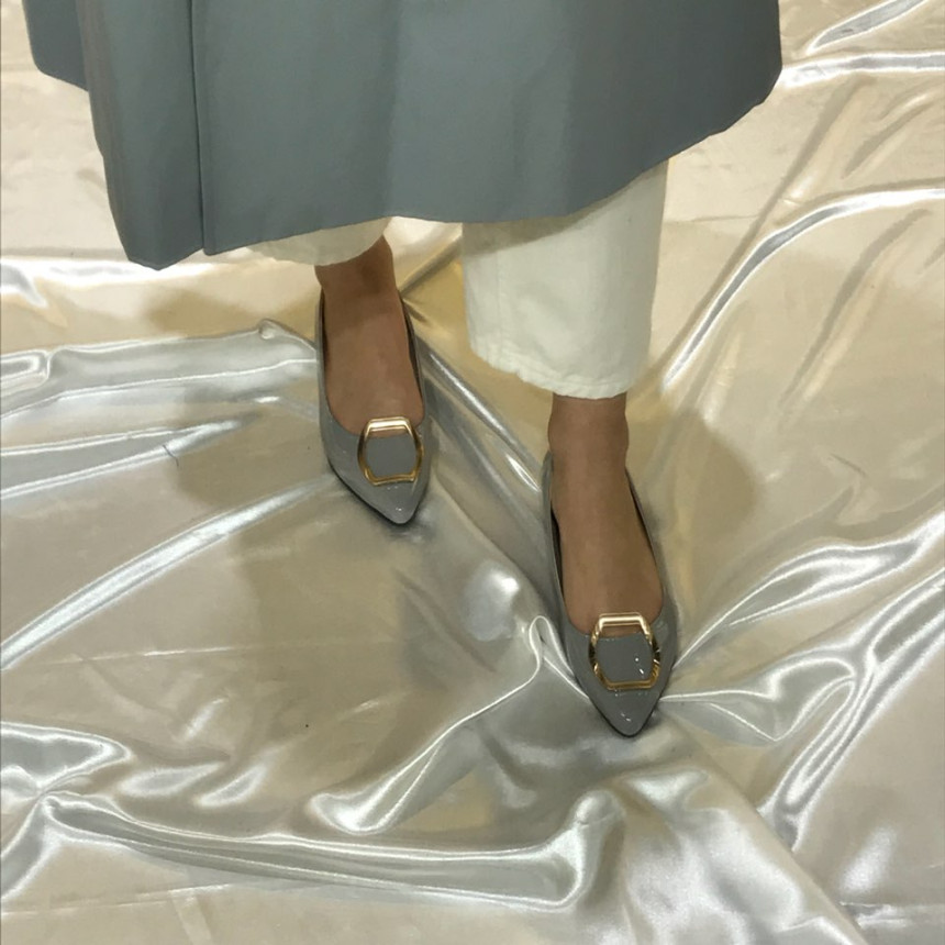 <b><p>Korean enamel gold Point Flat Shoes 3247</p></b><b><p>Koreanエナメル ゴールド ポイント装飾 フラットシューズ 靴3247 ワンピースによく似合う</p></b><br /><br /><p align='center'>