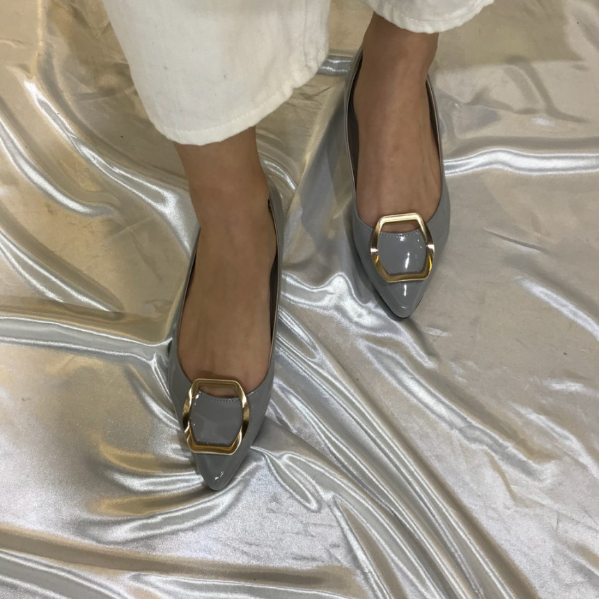 <b><p>Korean enamel gold Point Flat Shoes 3247</p></b><b><p>Koreanエナメル ゴールド ポイント装飾 フラットシューズ 靴3247 ワンピースによく似合う</p></b><br /><br /><p align='center'>