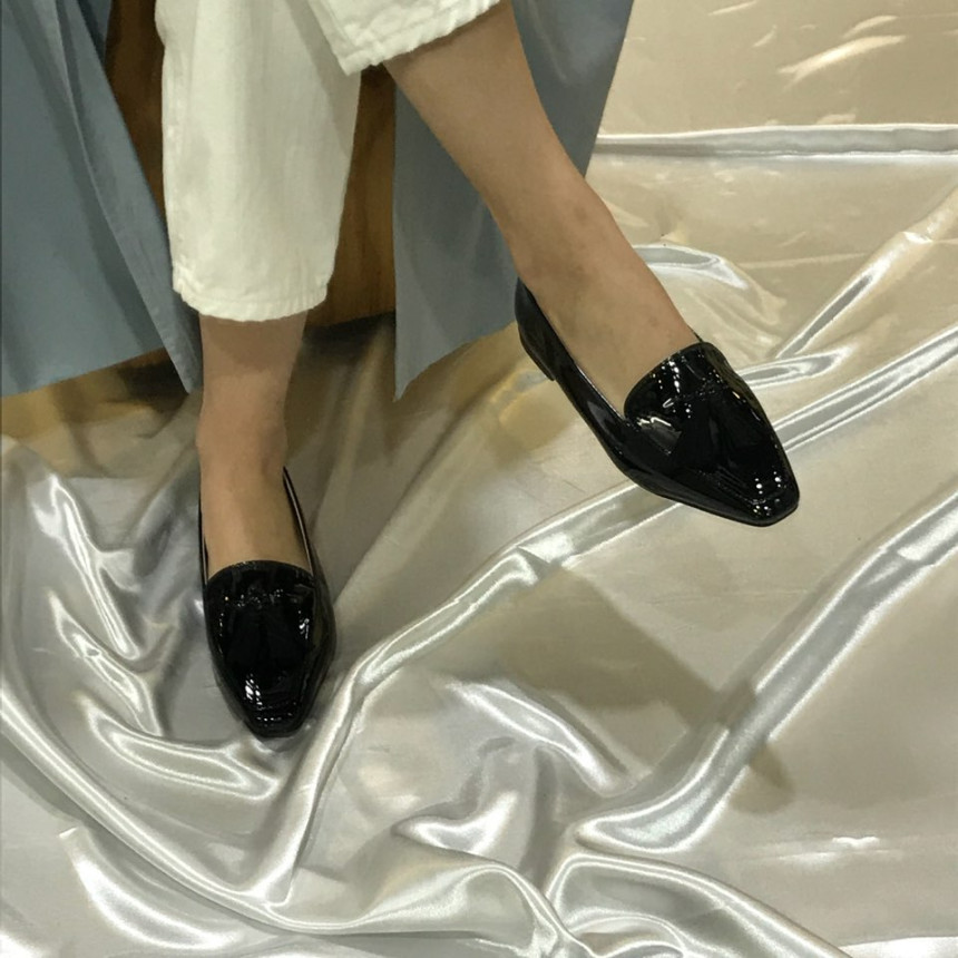 <b><p>Korean enamel Tess Sho Flat 3245 Wl-ded A</p></b><b><p>Koreanエナメル タッセル フラットシューズ3245 ワンピースによく似合う</p></b><br /><br /><p align='center'>
