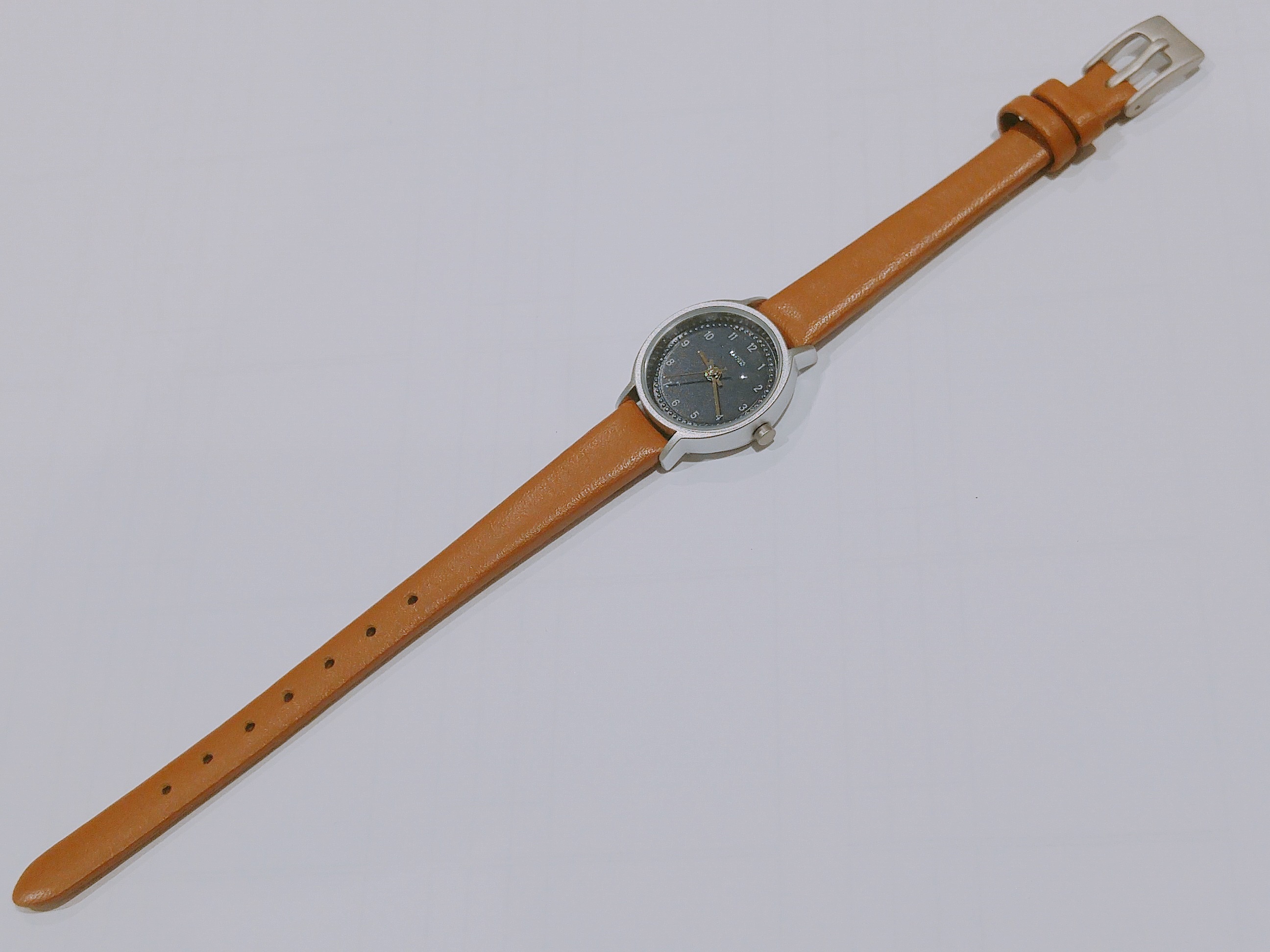 <b><p>Lloyd simple daily ather cou cck LL2G18371A</p></b><b><p>ロイド シンプル デイリー レザー カッ 時計 LL2G18371A 男 女性 ファッション</p></b><br /><br /><p align='center'>