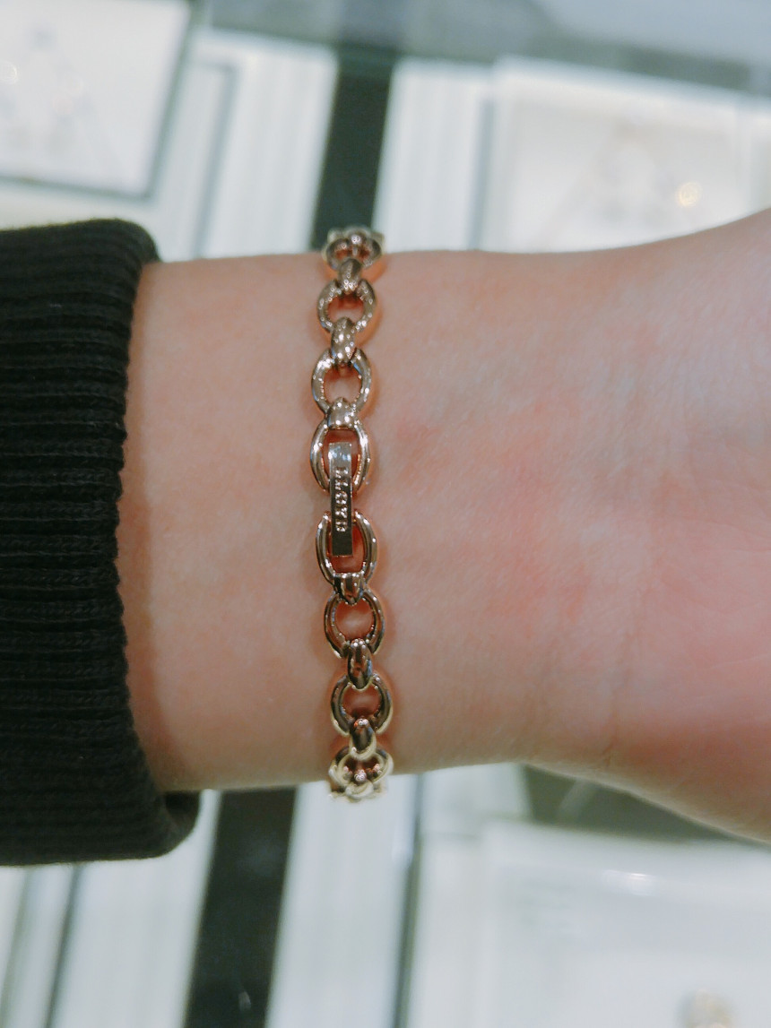 <b><p>Lloyd Snow Fwer Layed Removable bracet cck</p></b><b><p>ロイド 雪花 重ね着 着脱用 ブレスレット 時計 LL2G17C06 女性 デイリー</p></b><br /><br /><p align='center'>