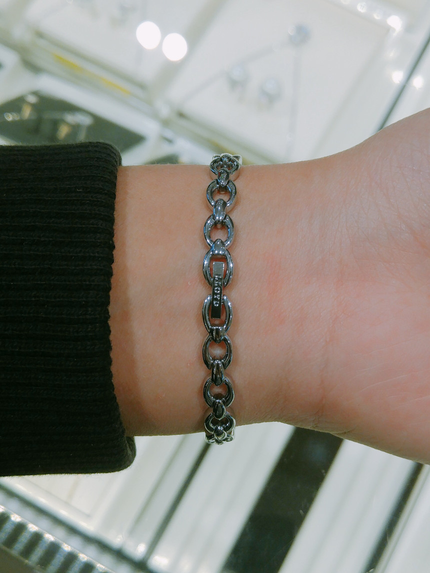 <b><p>Lloyd Snow Fwer Layed Removable bracet cck</p></b><b><p>ロイド 雪花 重ね着 着脱用 ブレスレット 時計 LL2G17C06 女性 デイリー</p></b><br /><br /><p align='center'>