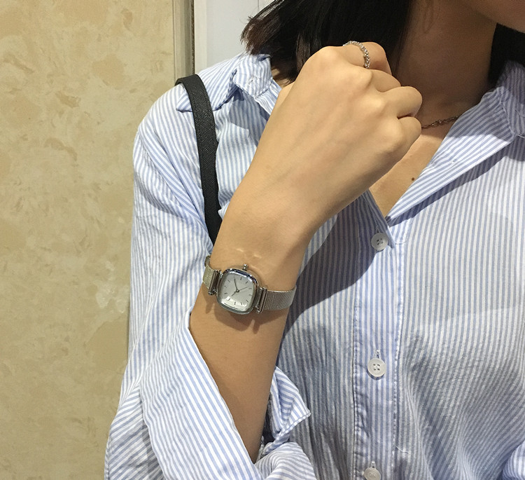 <b><p>simple square fema Metal watch wrist fashion</p></b><b><p>シンプル 正方形 女性 メタル時計 手首 ファッション アンティーク</p></b><br /><br /><p align='center'>