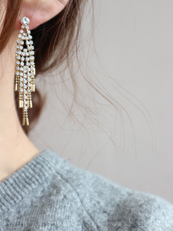 <b><p>gold Zoran Drop earring In sight eshy look</p></b><b><p>ゴールド ジュルラン ドロップイヤリングy 視線集中 ドレッシック 効果 光沢 手札ピルク</p></b><br /><br /><p align='center'>