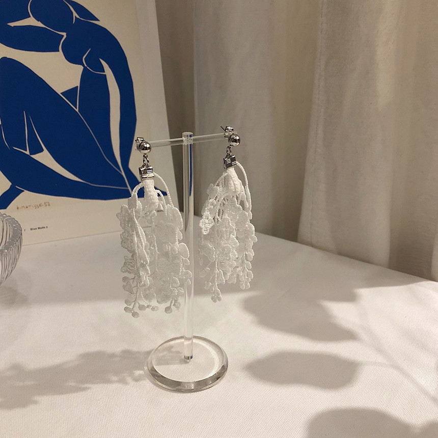 <b><p>Violet race Drop earring c617 ult White Sky</p></b><b><p>バイオレット レース ドロップイヤリング acc617 超 ホワイト ゆらゆら ヨリヨリた</p></b><br /><br /><p align='center'>