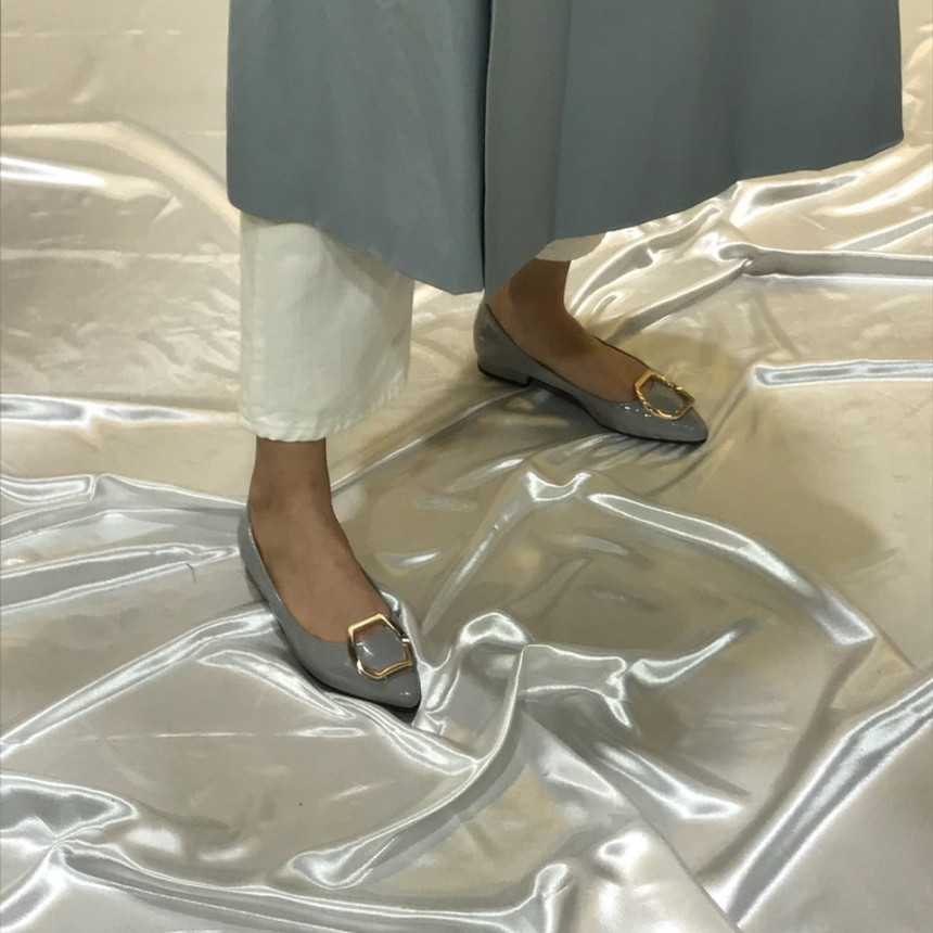 <b><p>Korean enamel gold Point Flat Shoes 3247</p></b><b><p>Koreanエナメル ゴールド ポイント装飾 フラットシューズ 靴3247 ワンピースによく似合う</p></b><br /><br /><p align='center'>