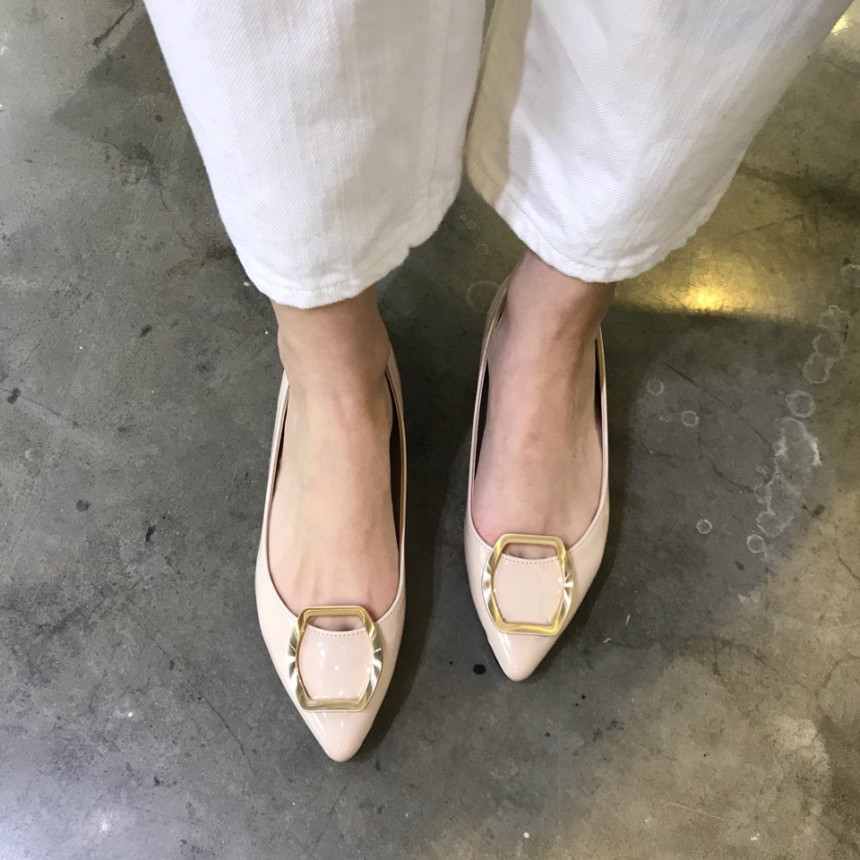 <b><p>Korean enamel gold Point Flat Shoes 3247</p></b><b><p>Koreanエナメル ゴールド ポイント装飾 フラットシューズ 靴3247 ワンピースによく似合う</p></b><br /><br /><p align='center'>