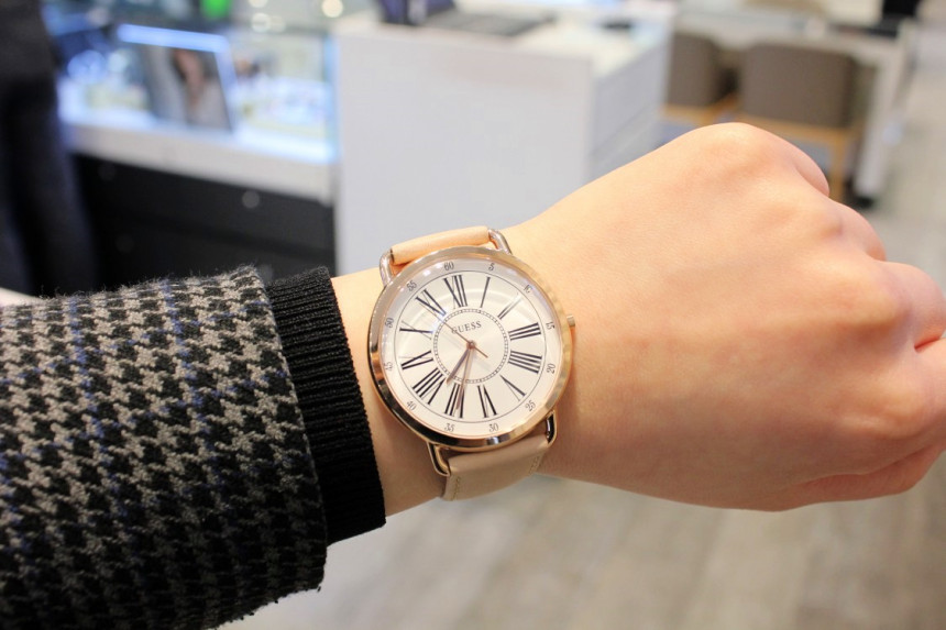 <b><p>Guess Ladi KENNEDY Roman index Pk leather</p></b><b><p>ゲス レディース ケネ ローマ字 インデックス ピンクの革バンドの腕時計 W1068L5</p></b><br /><br /><p align='center'>