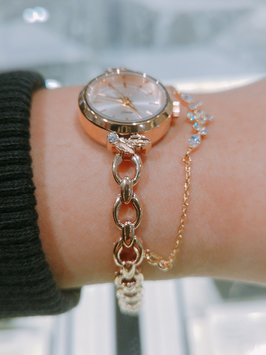 <b><p>Lloyd Snow Fwer Layed Removable bracet cck</p></b><b><p>ロイド 雪花 重ね着 着脱用 ブレスレット 時計 LL2G17C06 女性 デイリー</p></b><br /><br /><p align='center'>