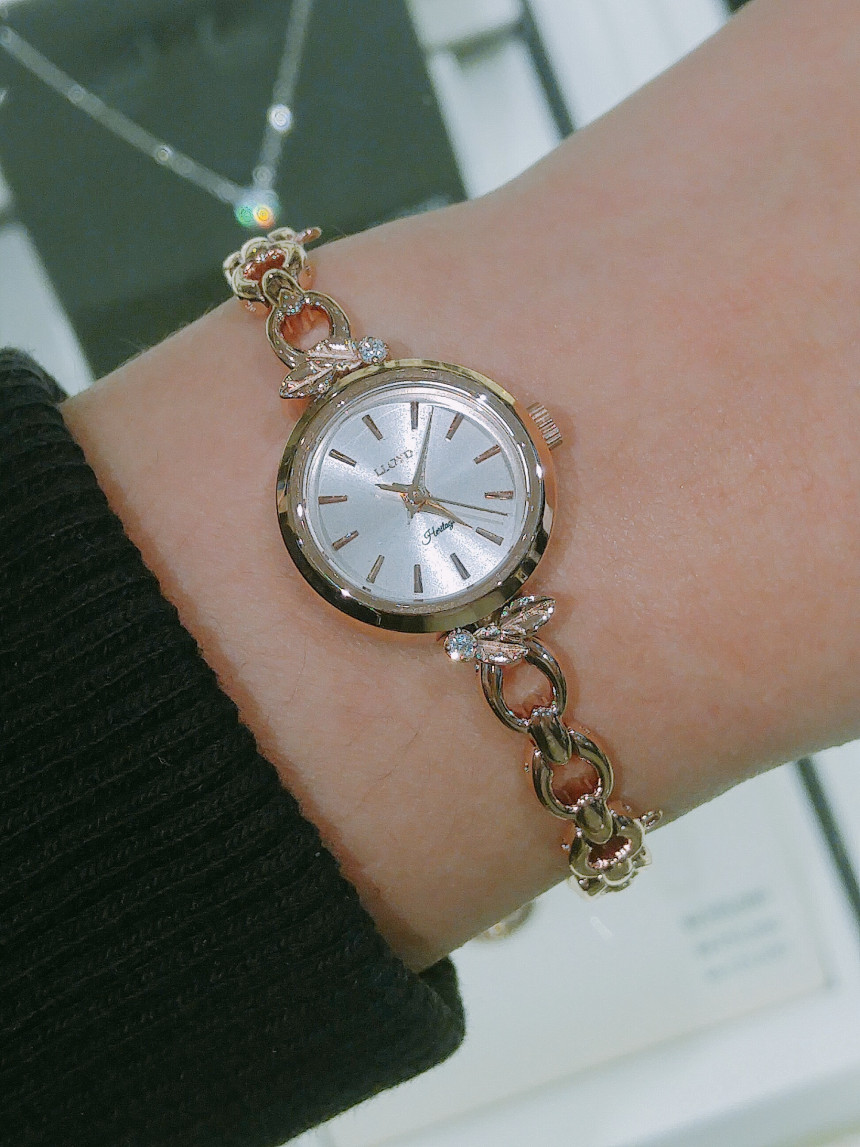 <b><p>Lloyd Snow Fwer Layed Removable bracet cck</p></b><b><p>ロイド 雪花 重ね着 着脱用 ブレスレット 時計 LL2G17C06 女性 デイリー</p></b><br /><br /><p align='center'>