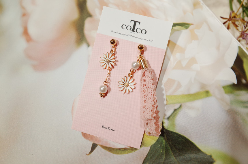 <b><p>daisy race Unknown earring</p></b><b><p>デイジー レース オンバル イヤリング</p></b><br /><br /><p align='center'>