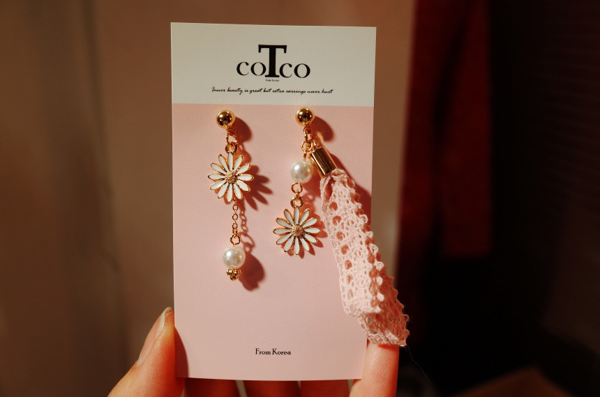 <b><p>daisy race Unknown earring</p></b><b><p>デイジー レース オンバル イヤリング</p></b><br /><br /><p align='center'>