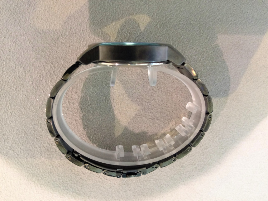 <b><p>Eris Gold black metal clo 103 BK-BK ETERNAL</p></b><b><p>エリスゴールド ブラック メタル 時計 G 103 BK-BK 永遠の 歌声非良い</p></b><br /><br /><p align='center'>