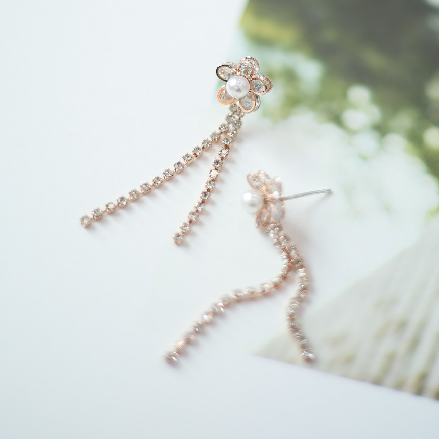 <b><p>Spring Flowers Rose Gold Two-le cubic ear</p></b><b><p>春の花 ローズゴールド 二行キュービック イヤリング モダンファッション ケバケバ</p></b><br /><br /><p align='center'>