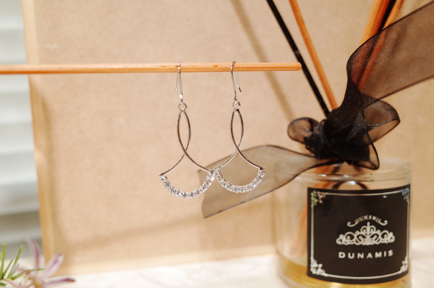 <b><p>Elegance 훕 earring</p></b><b><p>エレガンス フプ イヤリング</p></b><br /><br /><p align='center'>
