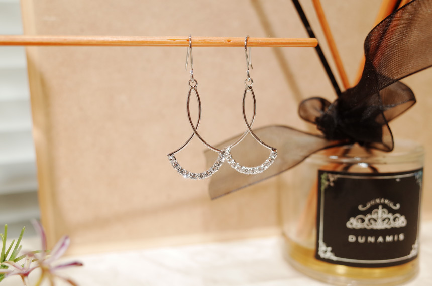 <b><p>Elegance 훕 earring</p></b><b><p>エレガンス フプ イヤリング</p></b><br /><br /><p align='center'>