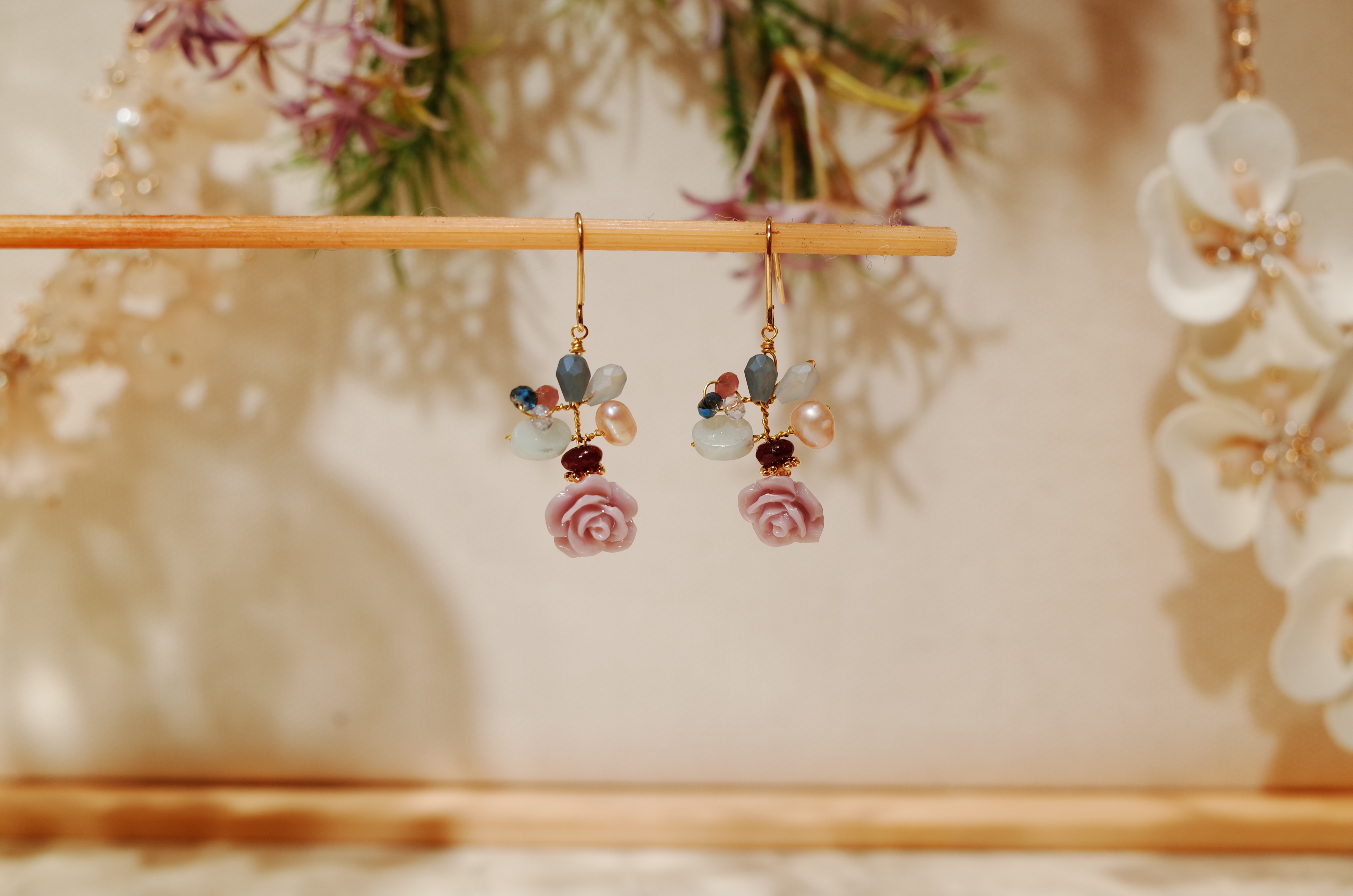 <b><p>Purple Rose drop earring</p></b><b><p>すみれ色 バラドロップ イヤリング</p></b><br /><br /><p align='center'>