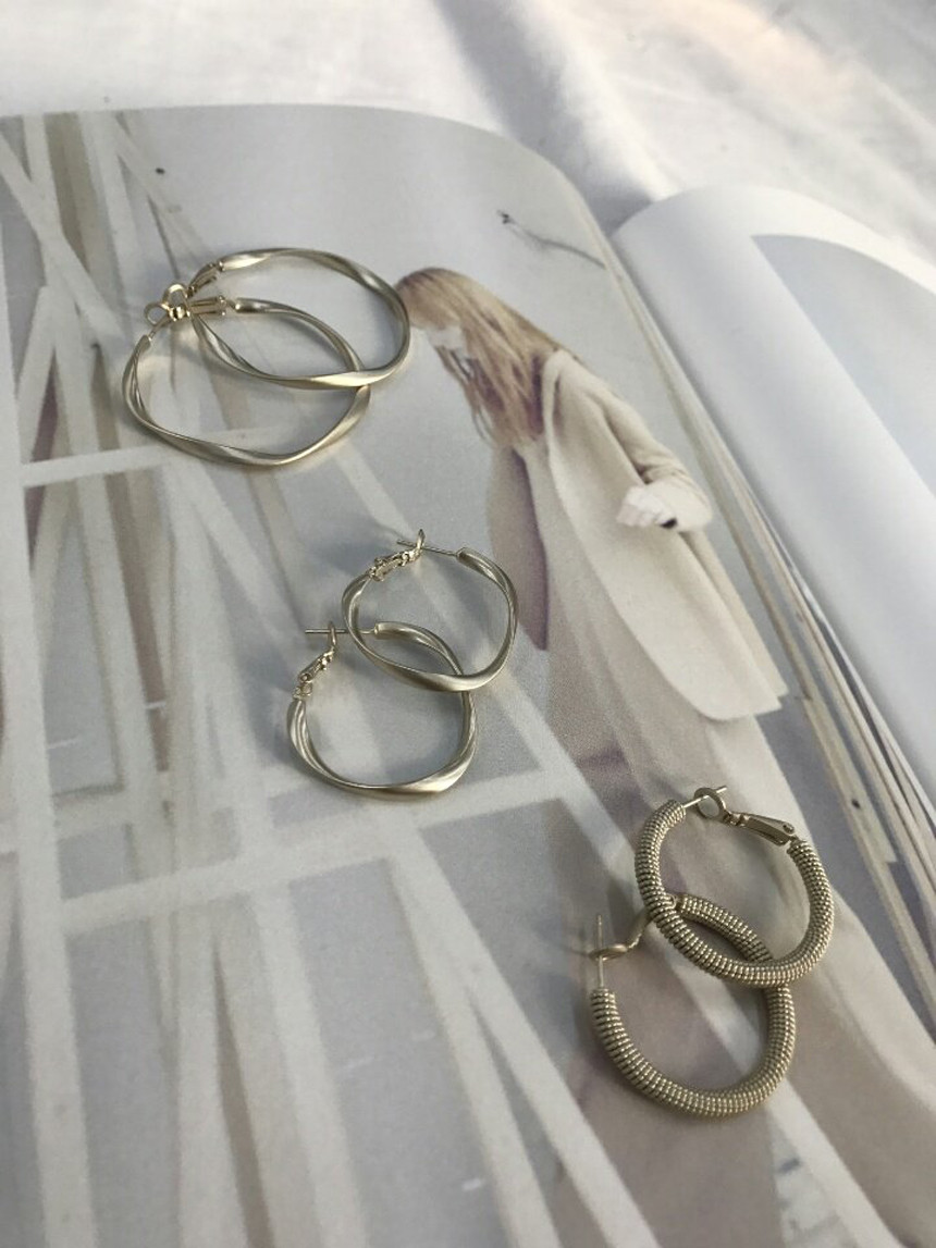 <b><p>Matte Ring earrs small vtage ractive Modern</p></b><b><p>艶消し リングピアス 小さな ヴィンテージ 魅力的な モダンシック シンプルル ユニーク</p></b><br /><br /><p align='center'>