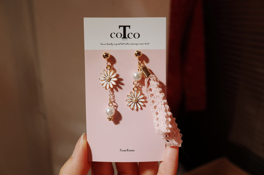 <b><p>daisy race Unknown earring</p></b><b><p>デイジー レース オンバル イヤリング</p></b><br /><br /><p align='center'>