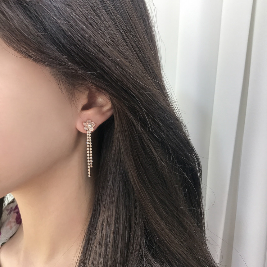 <b><p>Spring Flowers Rose Gold Two-le cubic ear</p></b><b><p>春の花 ローズゴールド 二行キュービック イヤリング モダンファッション ケバケバ</p></b><br /><br /><p align='center'>