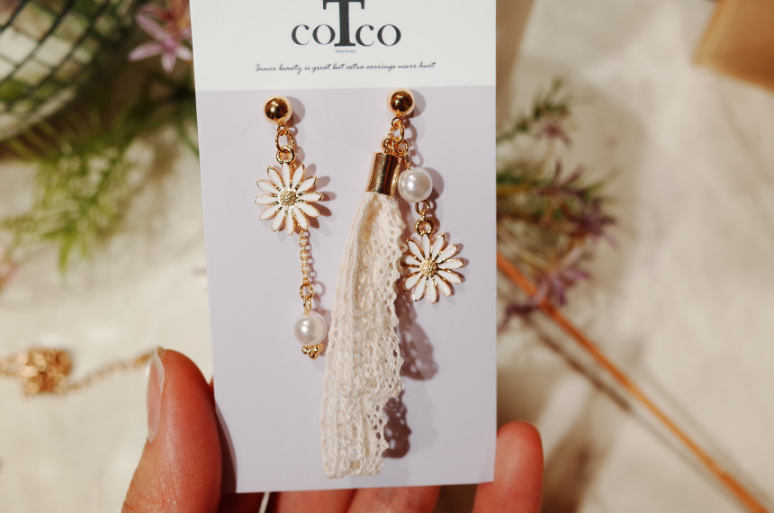 <b><p>daisy race Unknown earring</p></b><b><p>デイジー レース オンバル イヤリング</p></b><br /><br /><p align='center'>