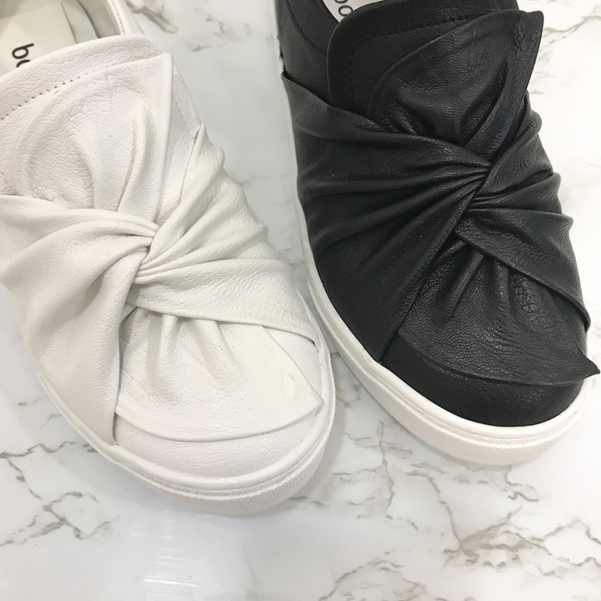 <b><p>Mourning Kore Latex cushion knot Slip- Women's</p></b><b><p>無排 韓国語 ラテックス クッション 結び目 スリップオン レディースカジュアルスニーカー</p></b><br /><br /><p align='center'>